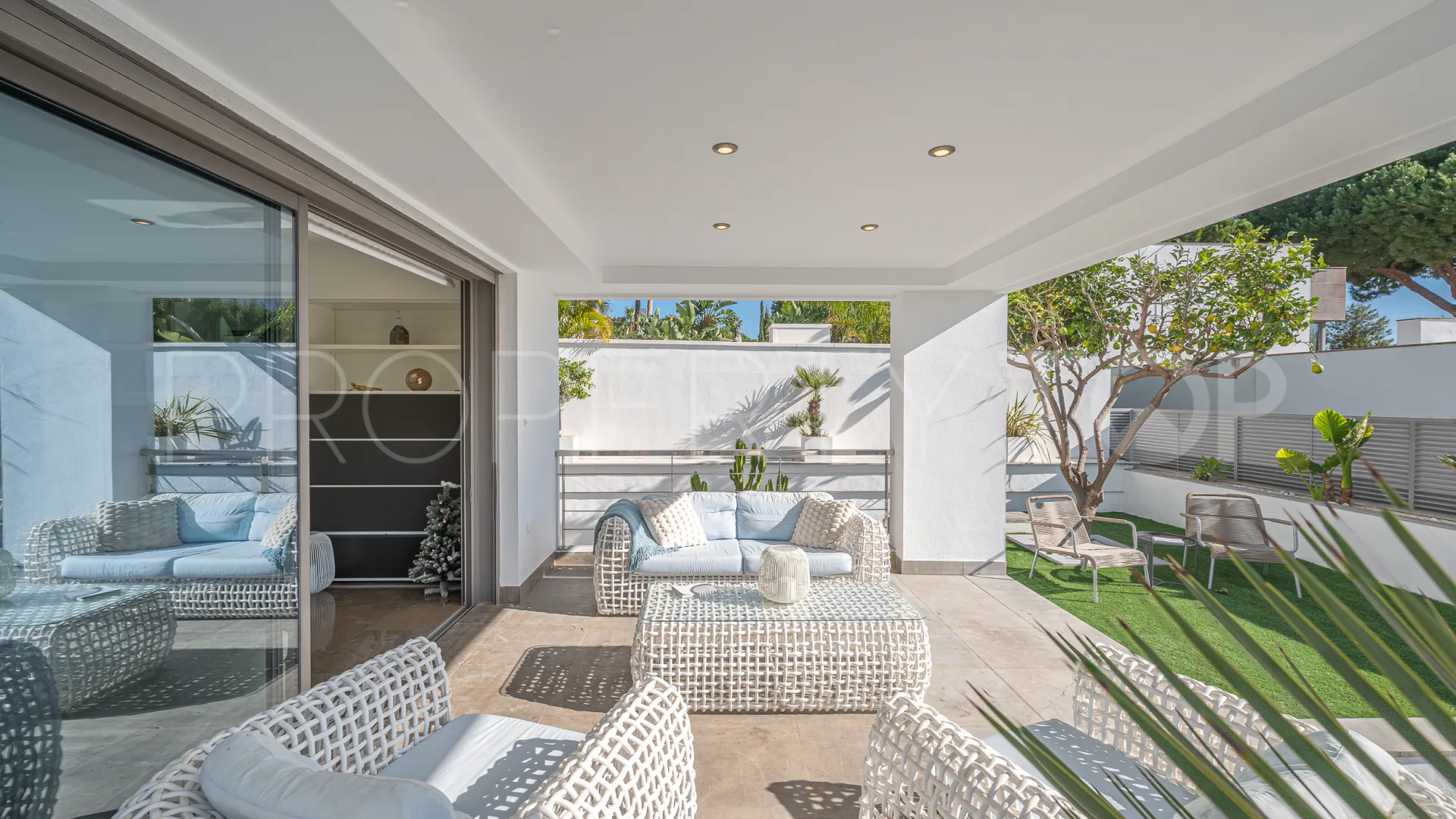 For sale villa with 4 bedrooms in Marbella Montaña