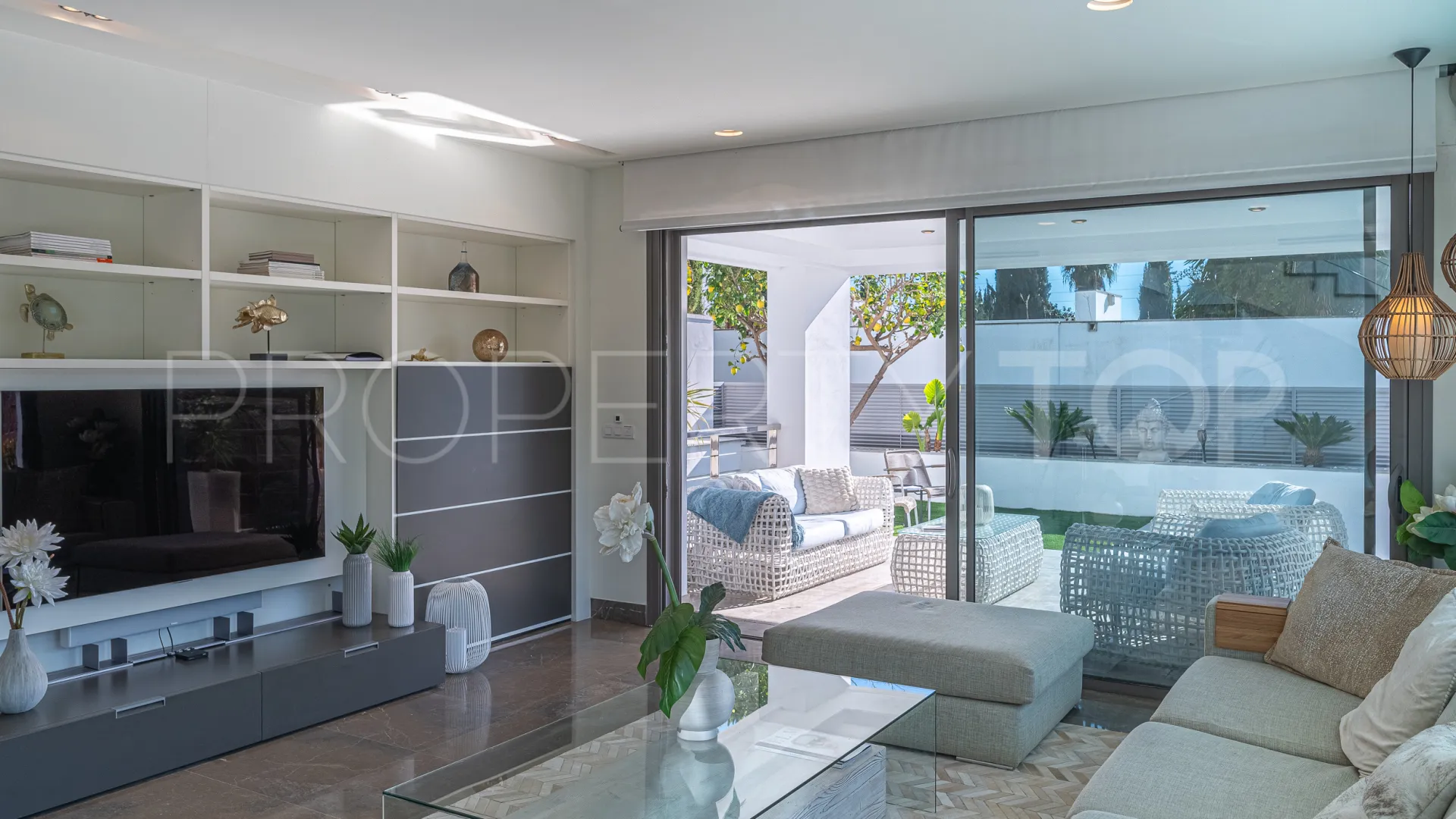 For sale villa with 4 bedrooms in Marbella Montaña