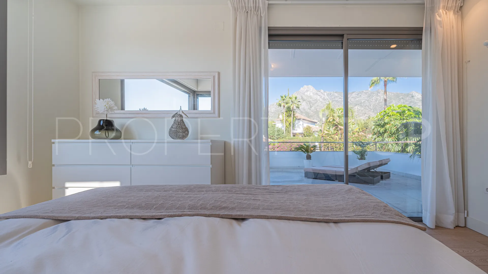 For sale villa with 4 bedrooms in Marbella Montaña