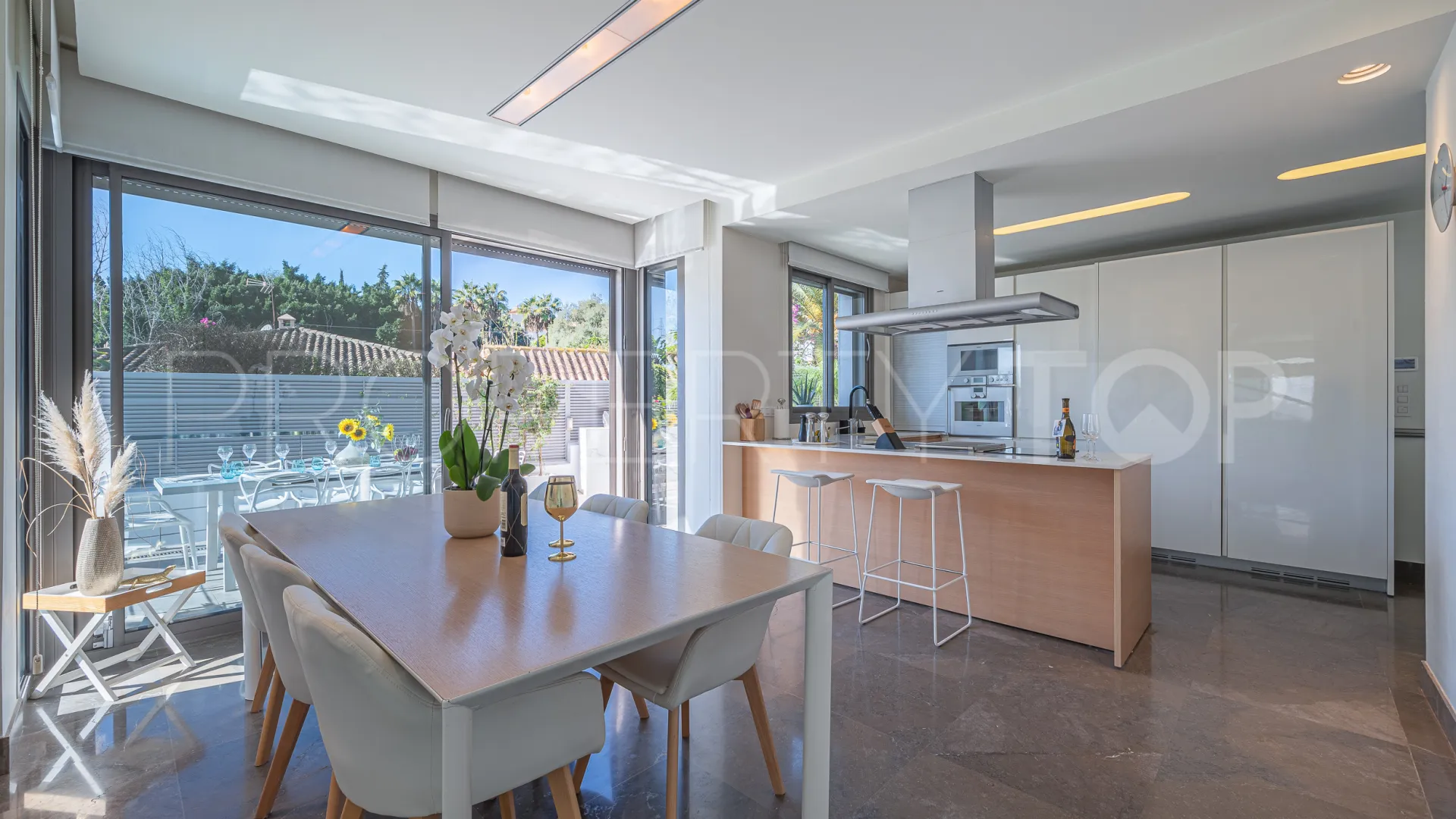 For sale villa with 4 bedrooms in Marbella Montaña