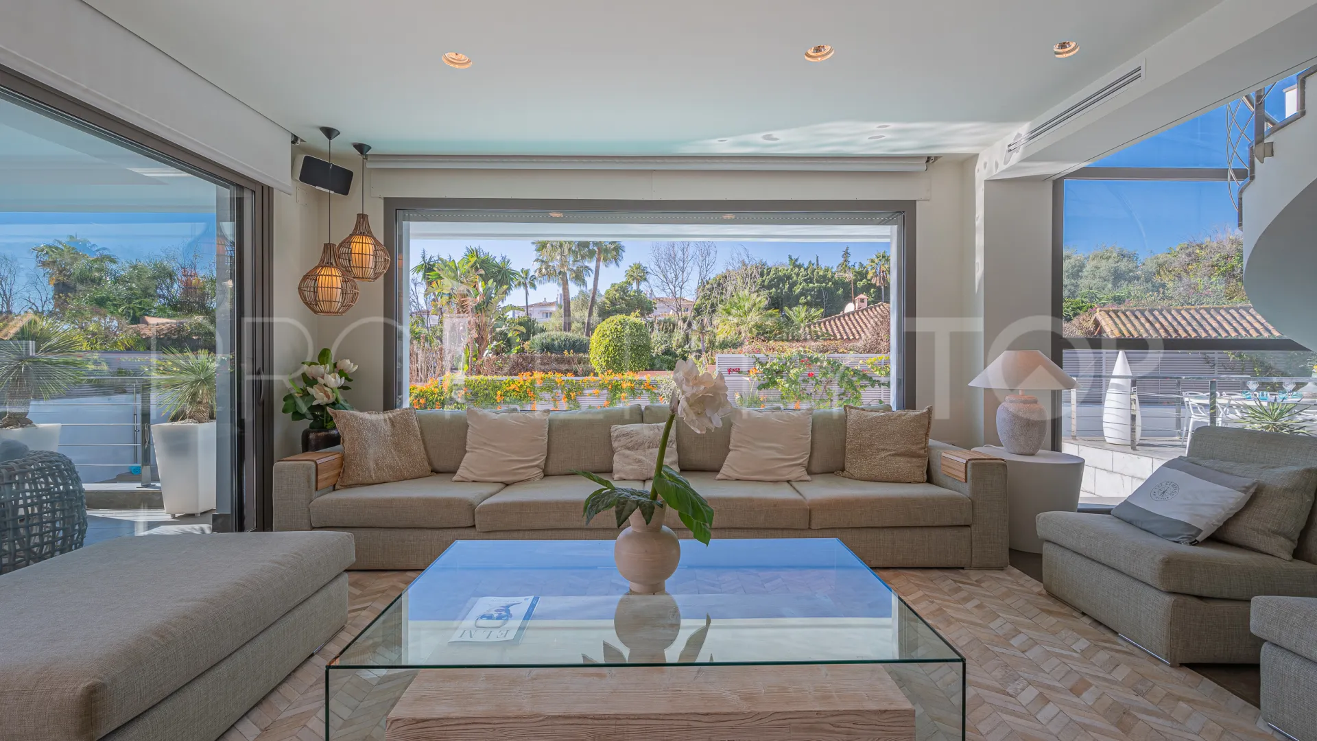 For sale villa with 4 bedrooms in Marbella Montaña