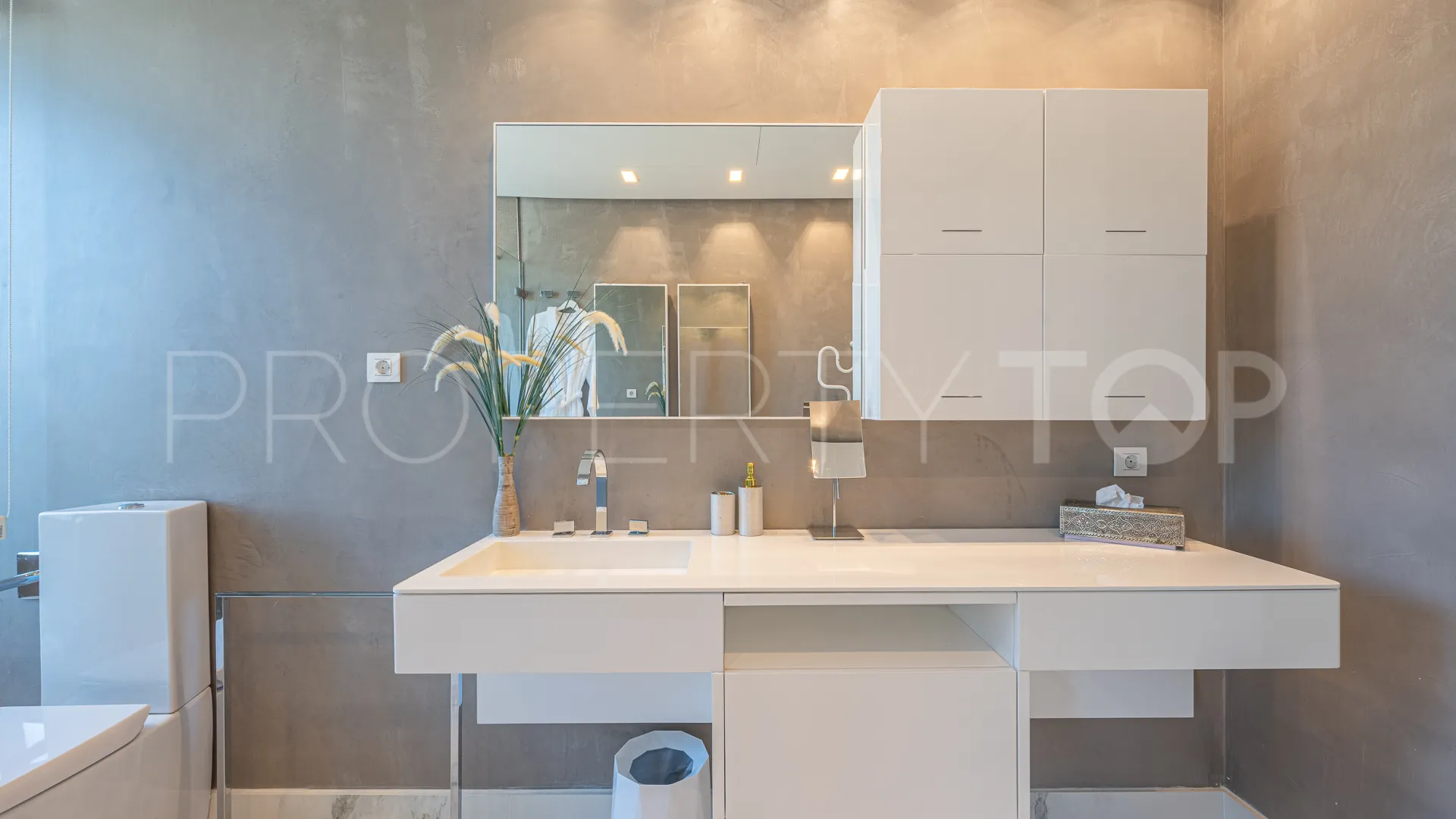 For sale villa with 4 bedrooms in Marbella Montaña