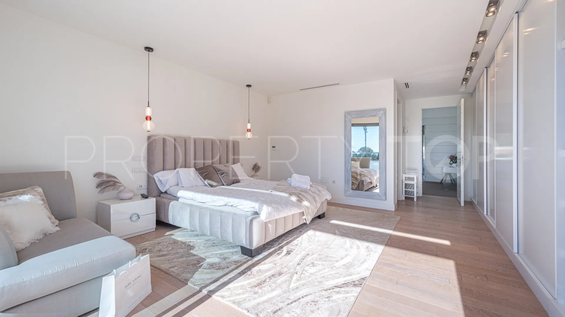 For sale villa with 4 bedrooms in Marbella Montaña