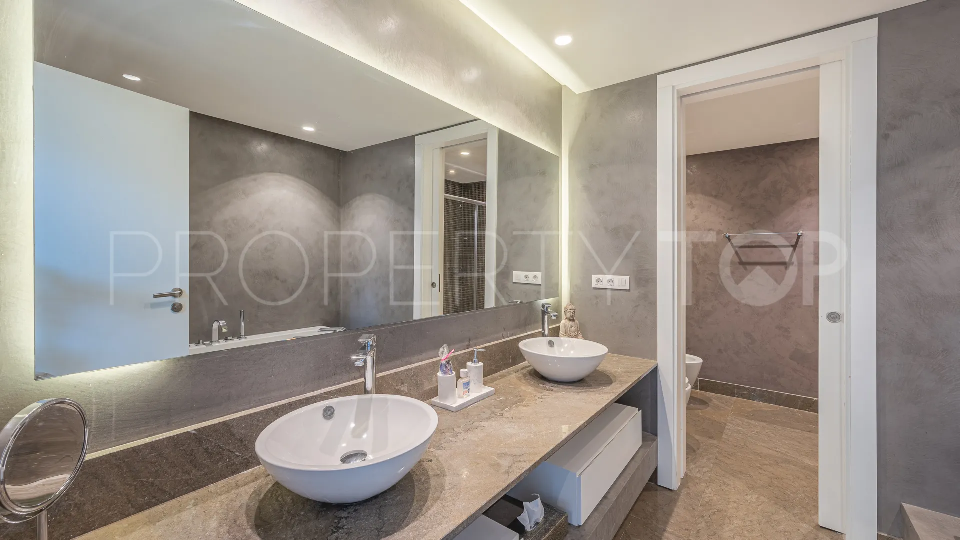 For sale villa with 4 bedrooms in Marbella Montaña