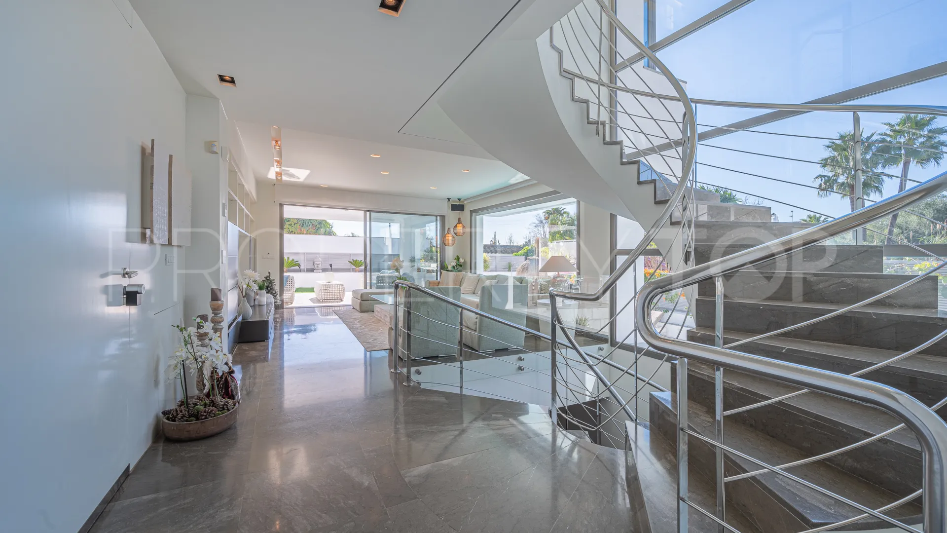For sale villa with 4 bedrooms in Marbella Montaña