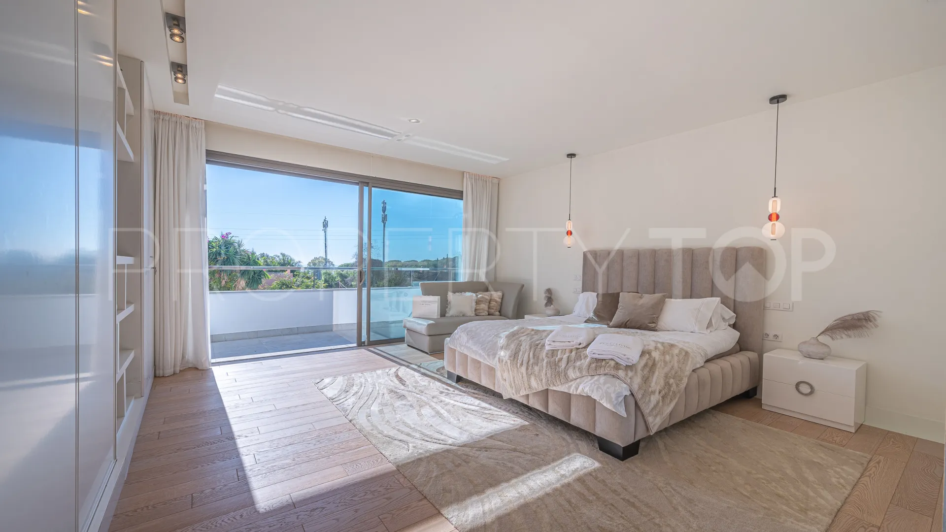 For sale villa with 4 bedrooms in Marbella Montaña