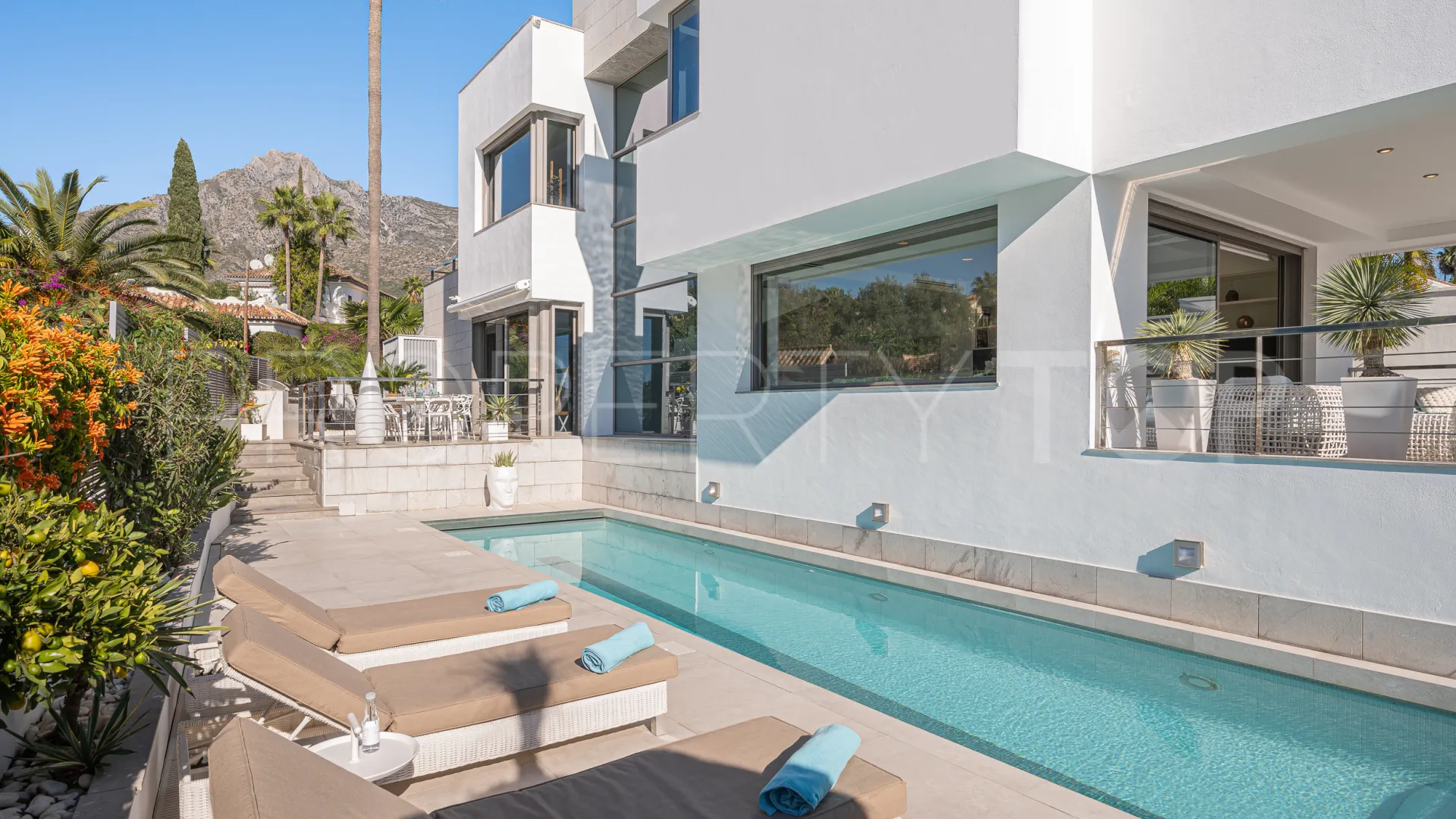 For sale villa with 4 bedrooms in Marbella Montaña