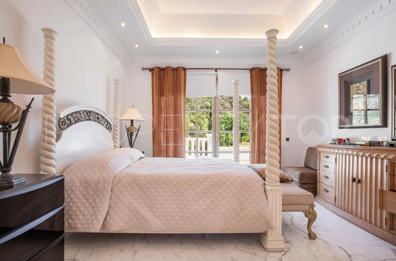 Buy villa in La Zagaleta