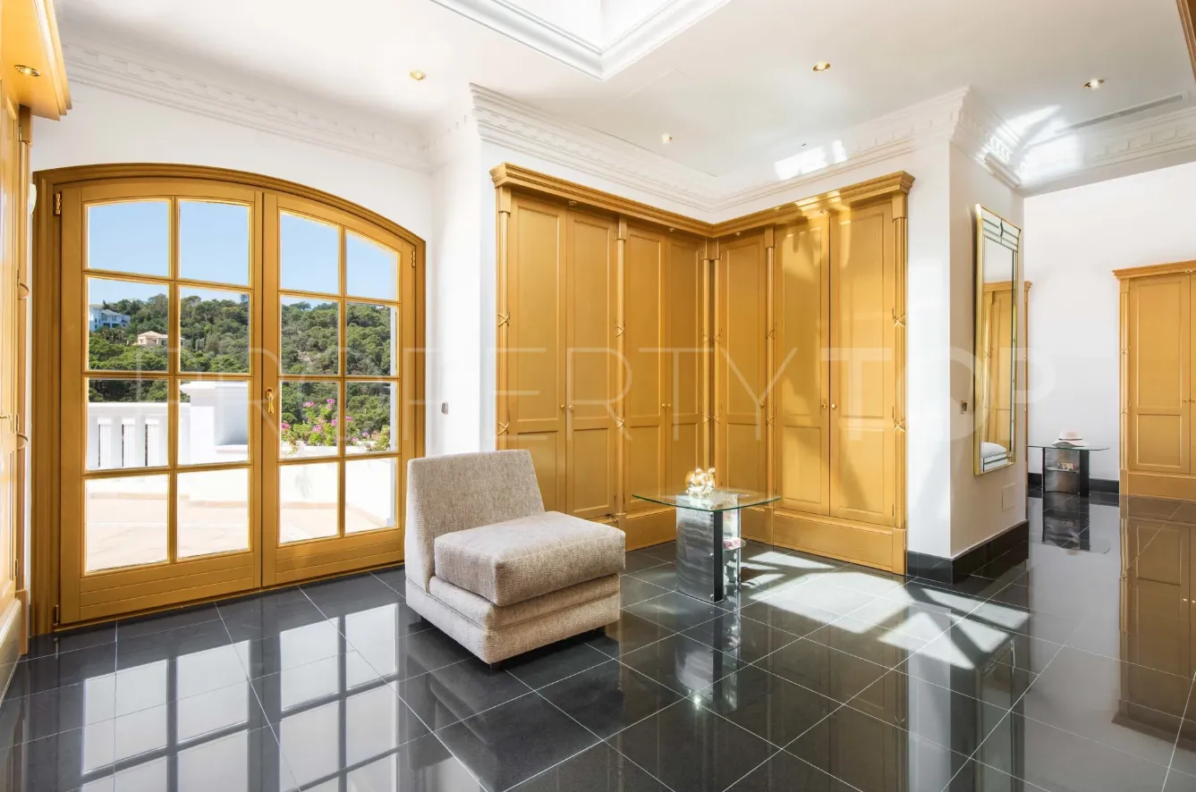 Buy villa in La Zagaleta