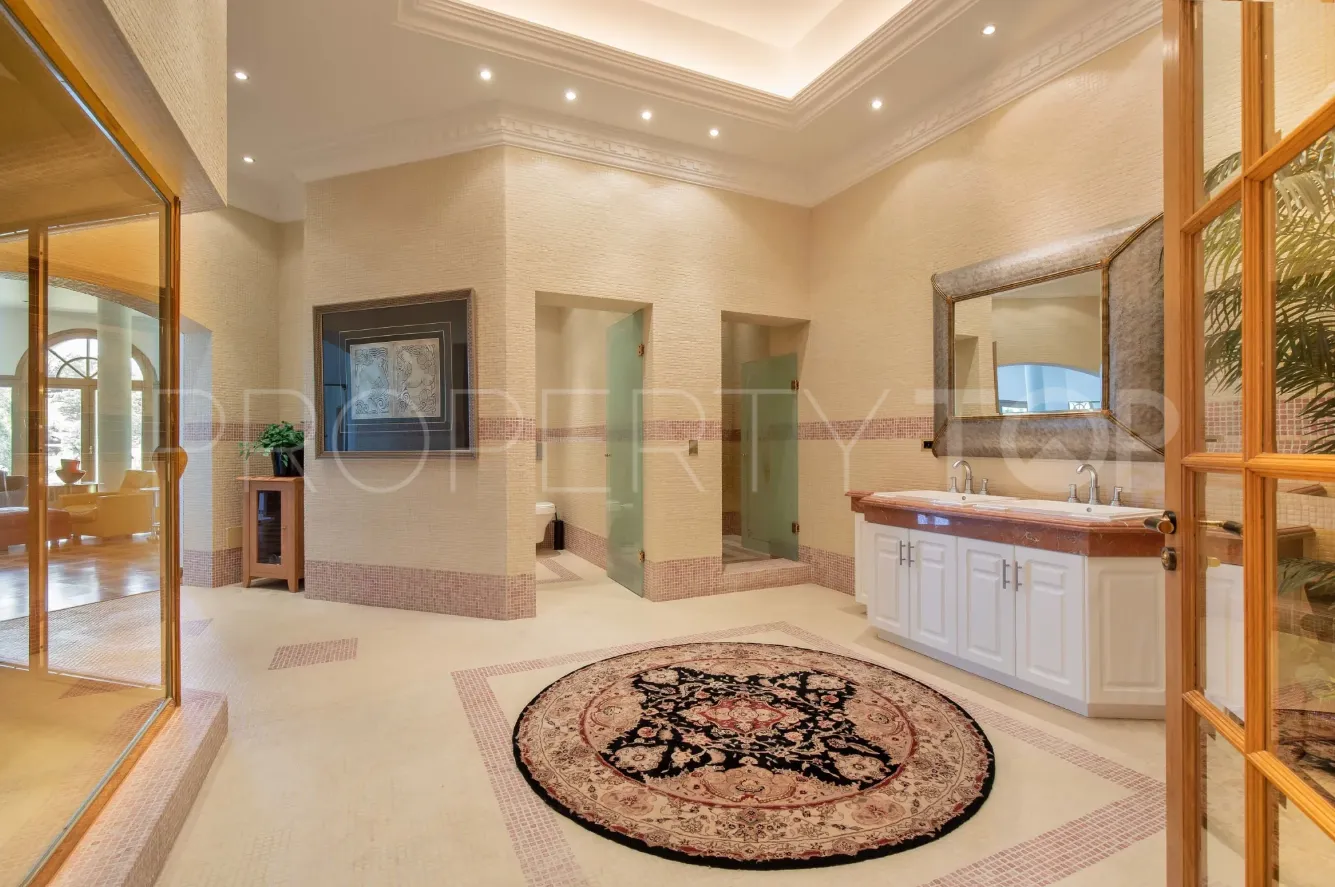 Buy villa in La Zagaleta