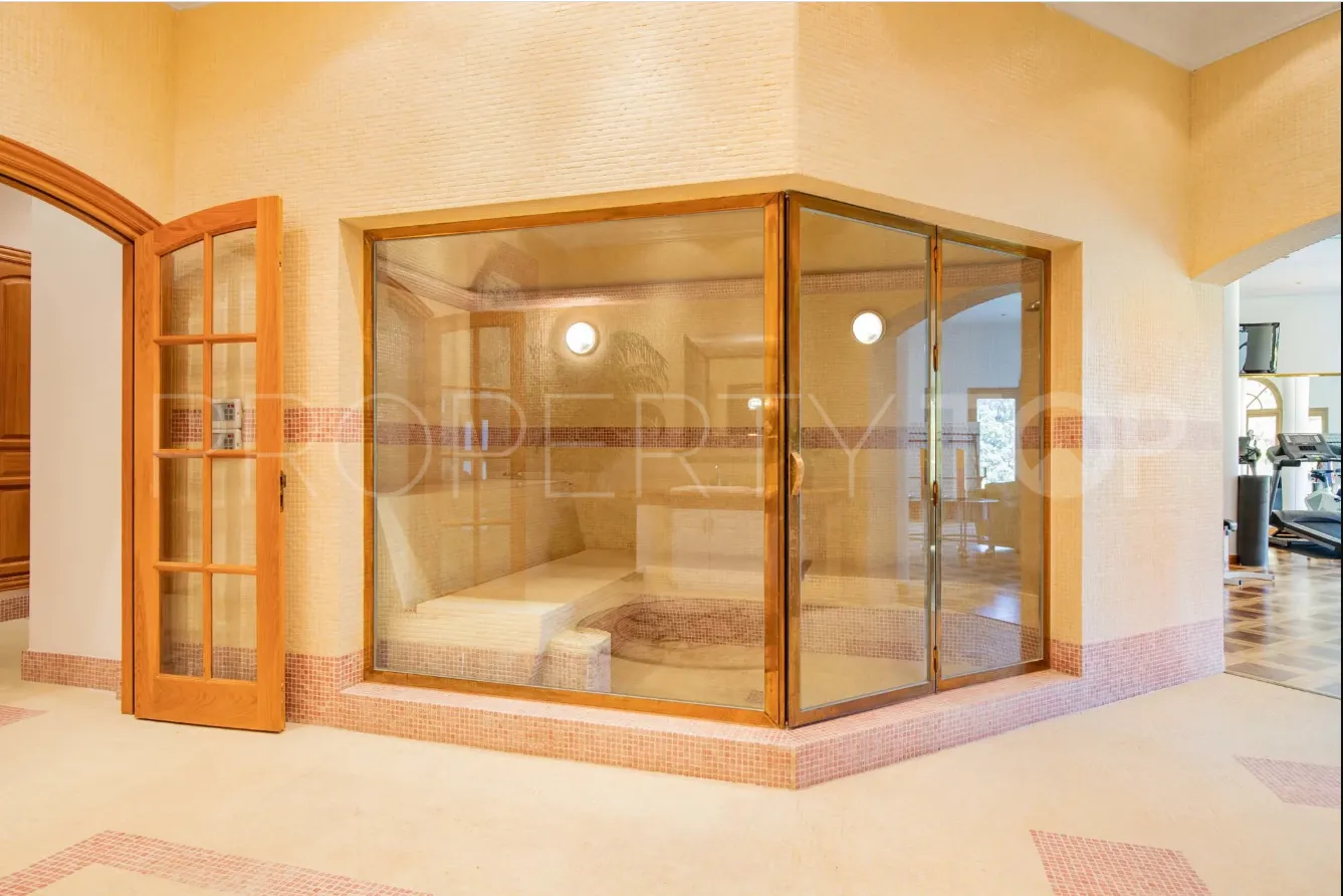 Buy villa in La Zagaleta