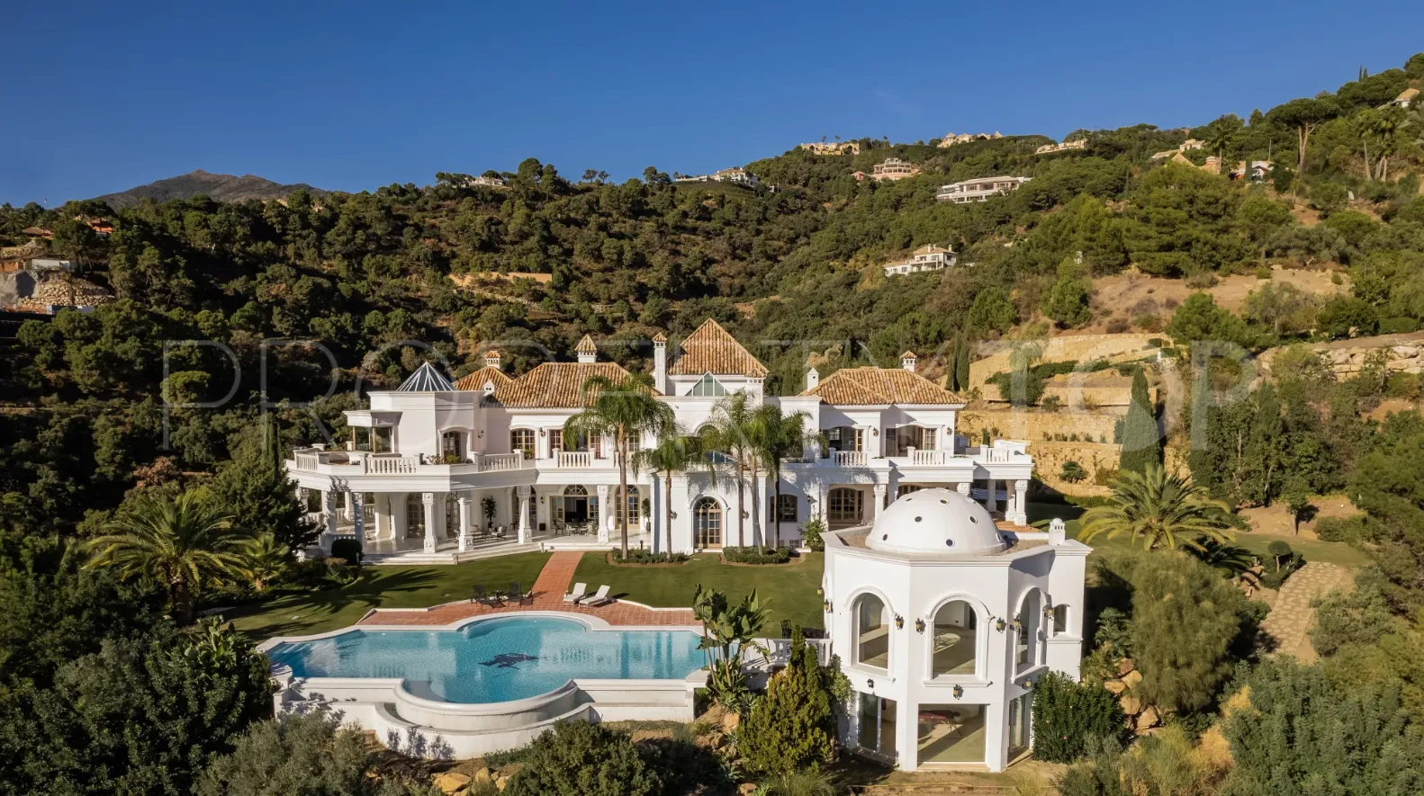 Buy villa in La Zagaleta