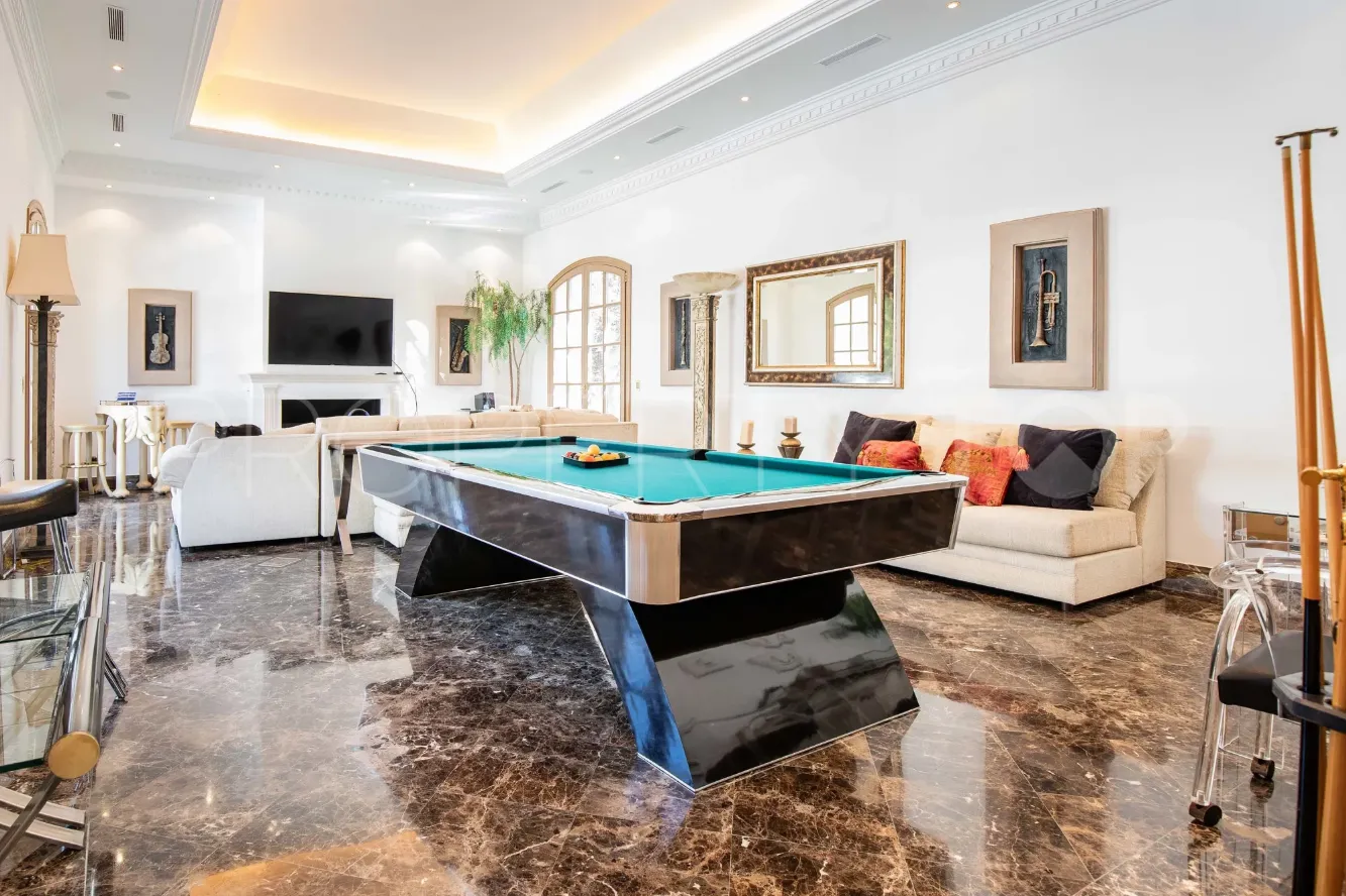 Buy villa in La Zagaleta