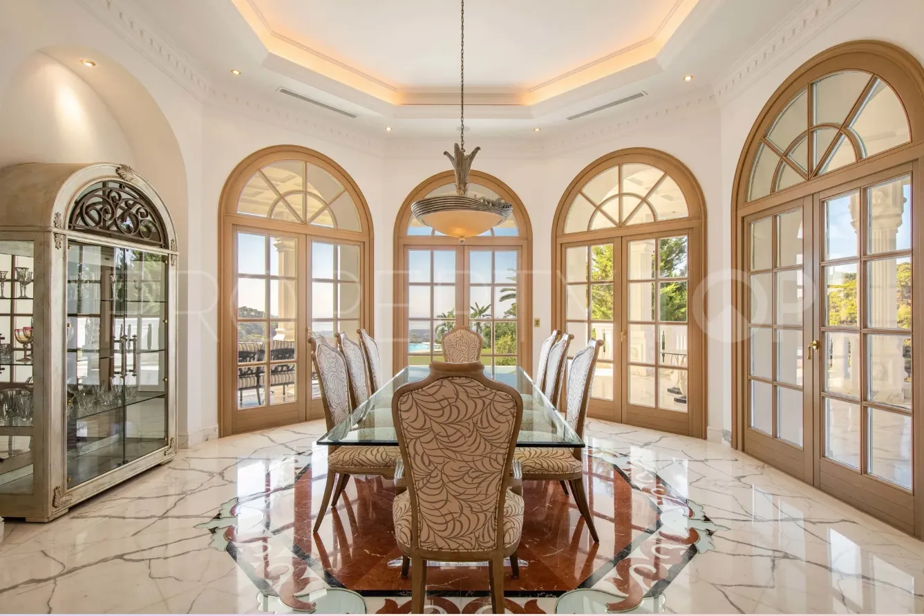 Buy villa in La Zagaleta