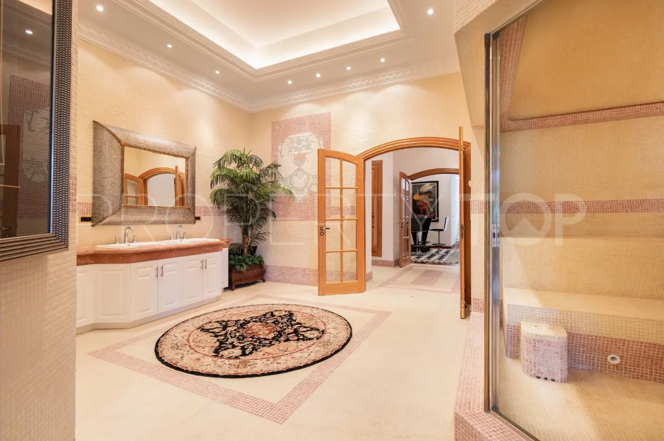 Buy villa in La Zagaleta