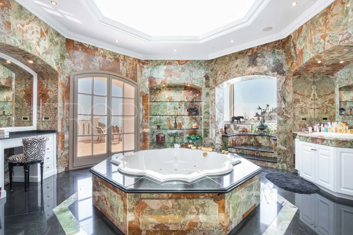 Buy villa in La Zagaleta
