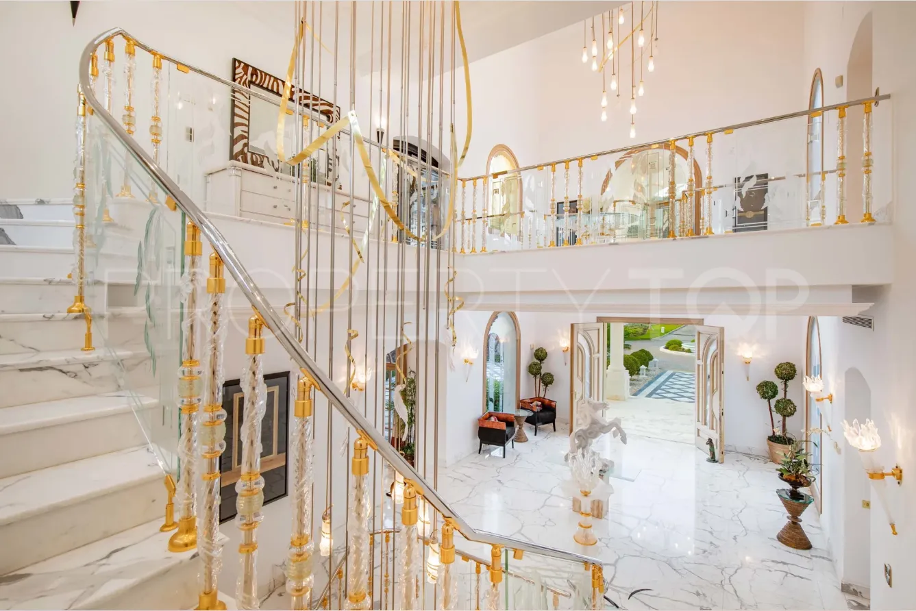 Buy villa in La Zagaleta