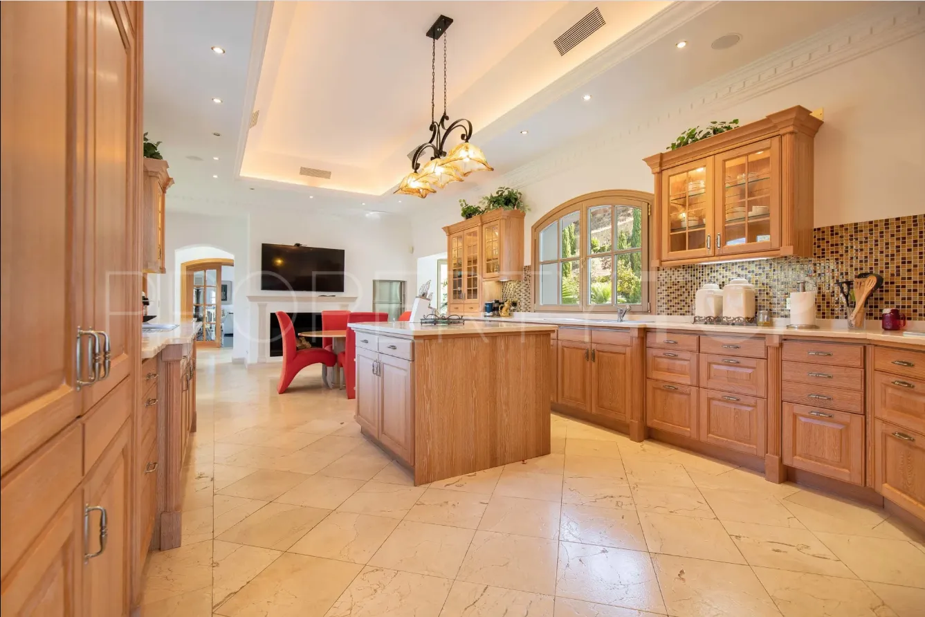 Buy villa in La Zagaleta