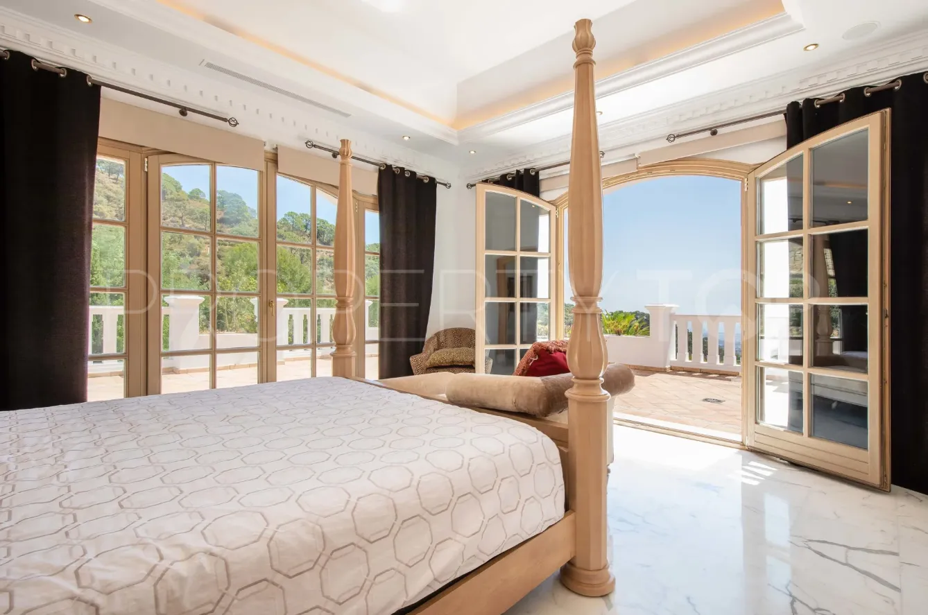 Buy villa in La Zagaleta