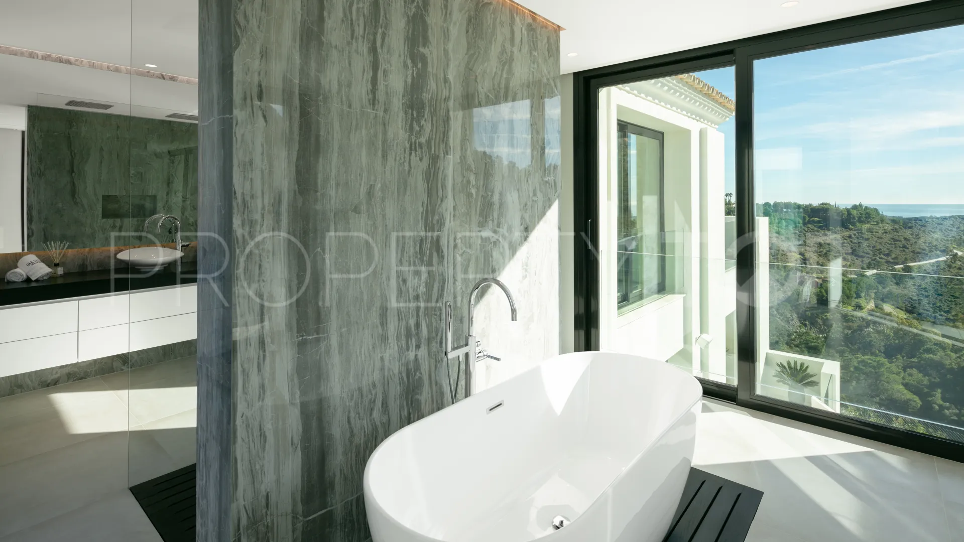 Villa en venta de 5 dormitorios en Benahavis