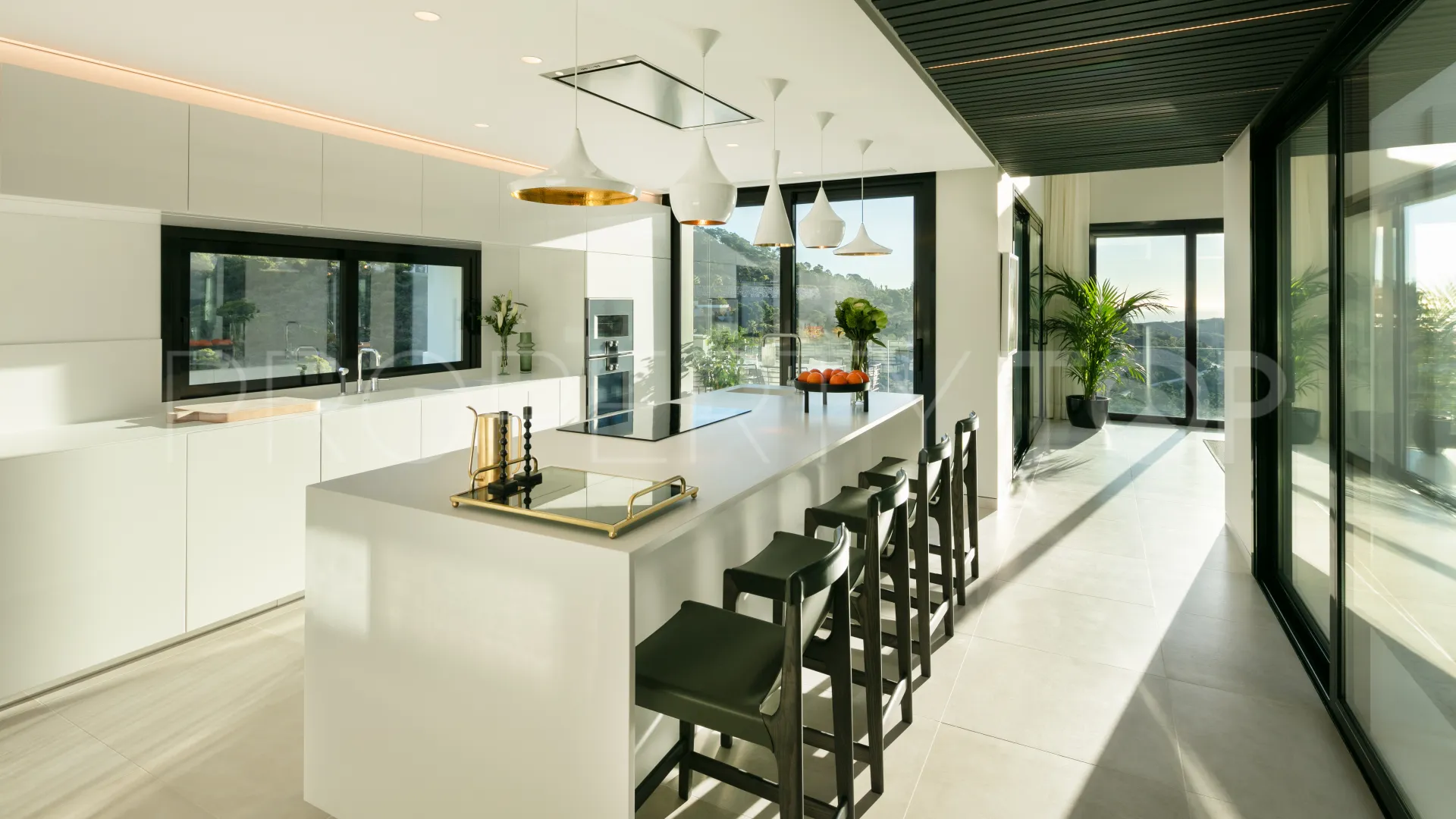 Villa en venta de 5 dormitorios en Benahavis