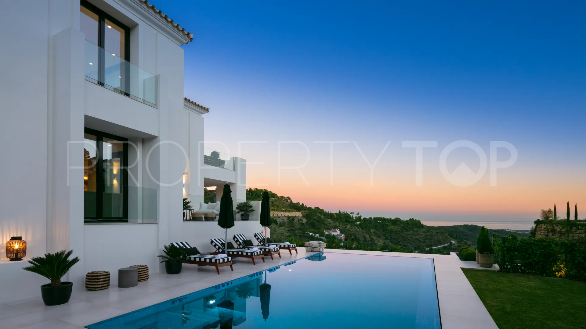 Villa en venta de 5 dormitorios en Benahavis