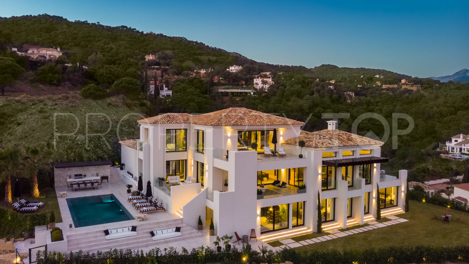 Villa en venta de 5 dormitorios en Benahavis