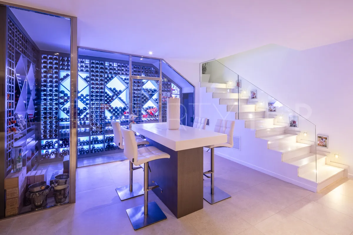 Comprar villa de 7 dormitorios en Benahavis