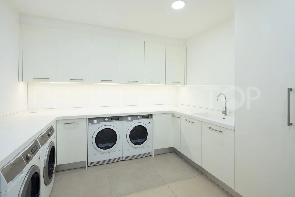 Comprar villa de 7 dormitorios en Benahavis
