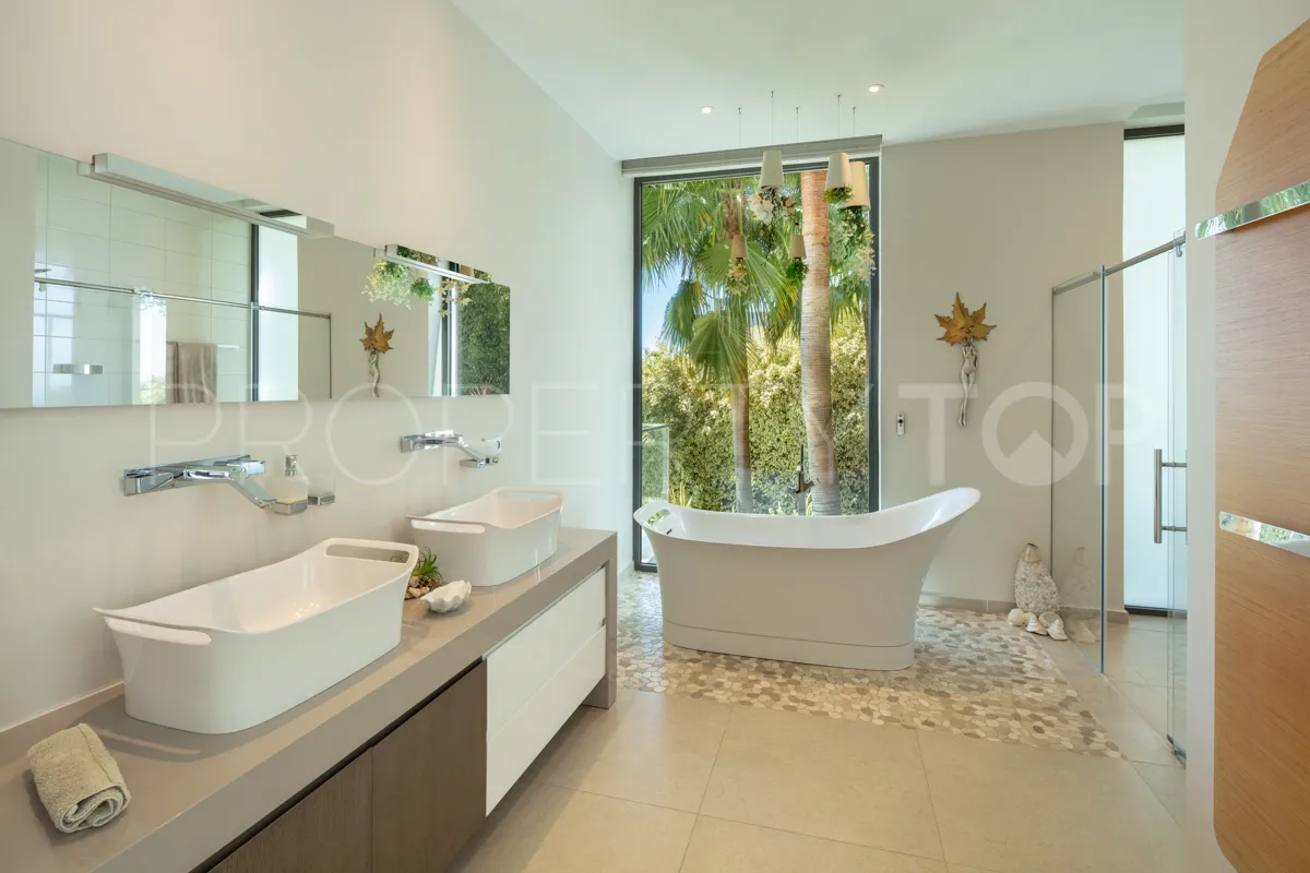 Comprar villa de 7 dormitorios en Benahavis