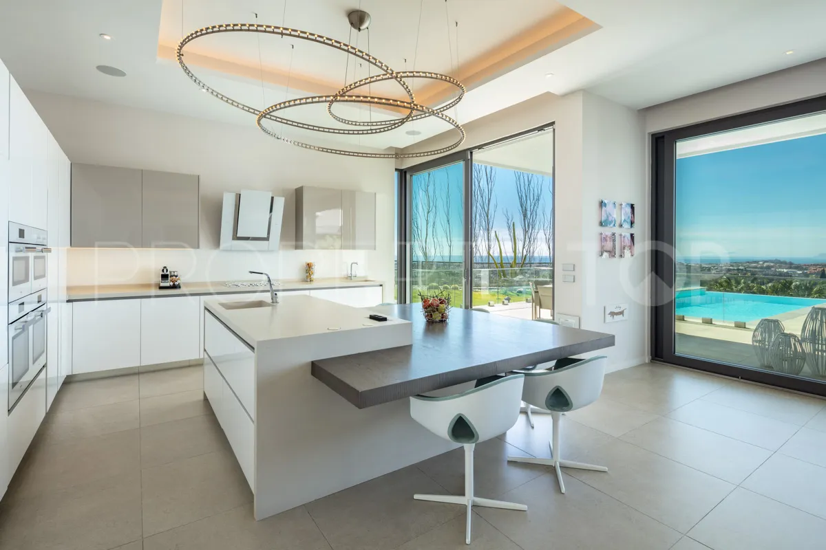 Comprar villa de 7 dormitorios en Benahavis