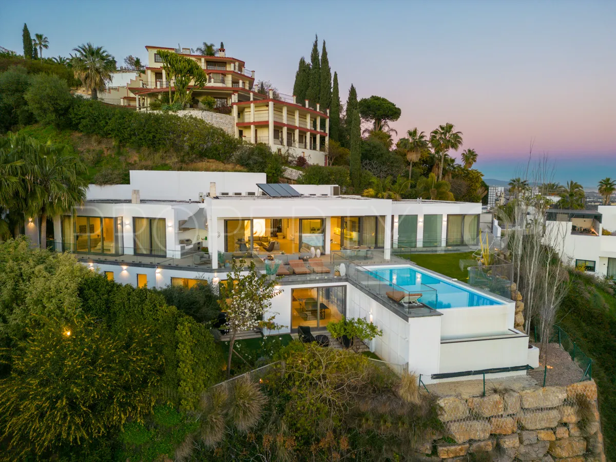 Comprar villa de 7 dormitorios en Benahavis