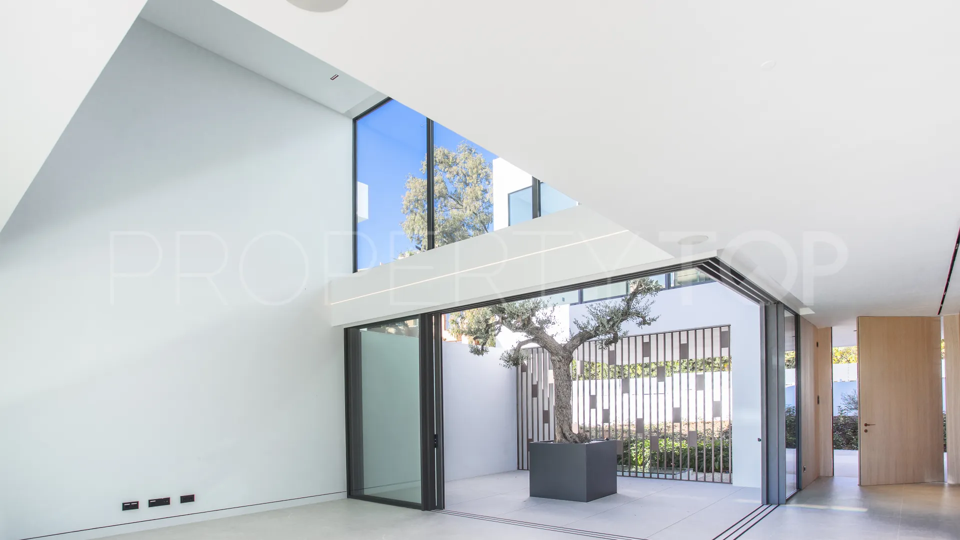 Villa for sale in Marbella Golden Mile