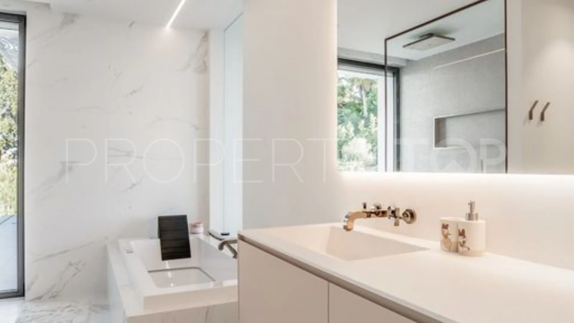 Benahavis 7 bedrooms villa for sale