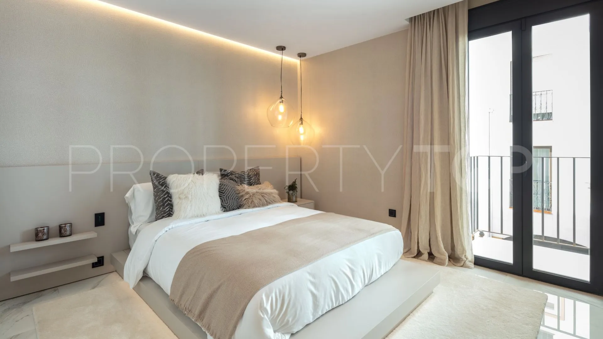 Ático en venta con 3 dormitorios en Marbella - Puerto Banus