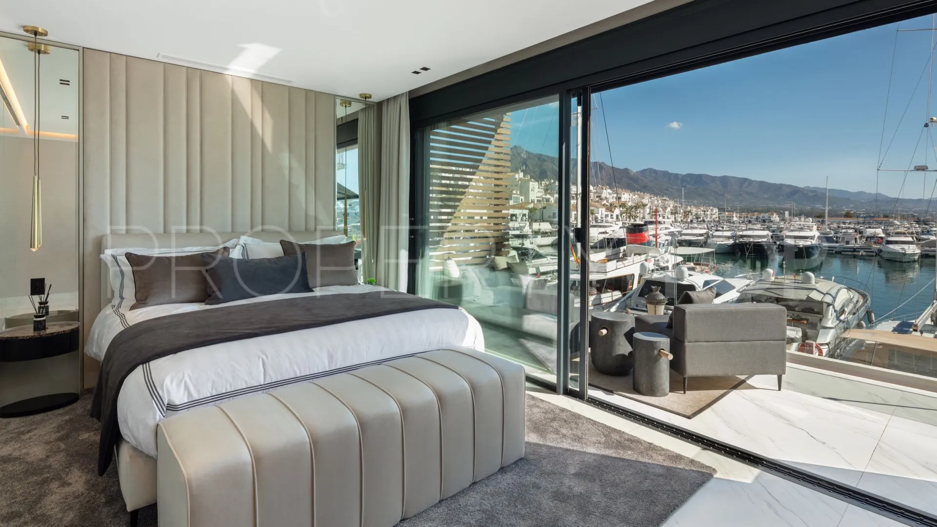 Ático en venta con 3 dormitorios en Marbella - Puerto Banus