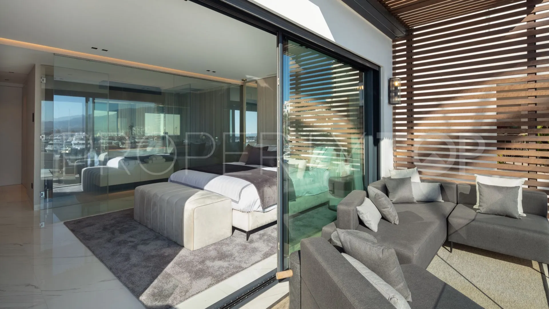 Ático en venta con 3 dormitorios en Marbella - Puerto Banus