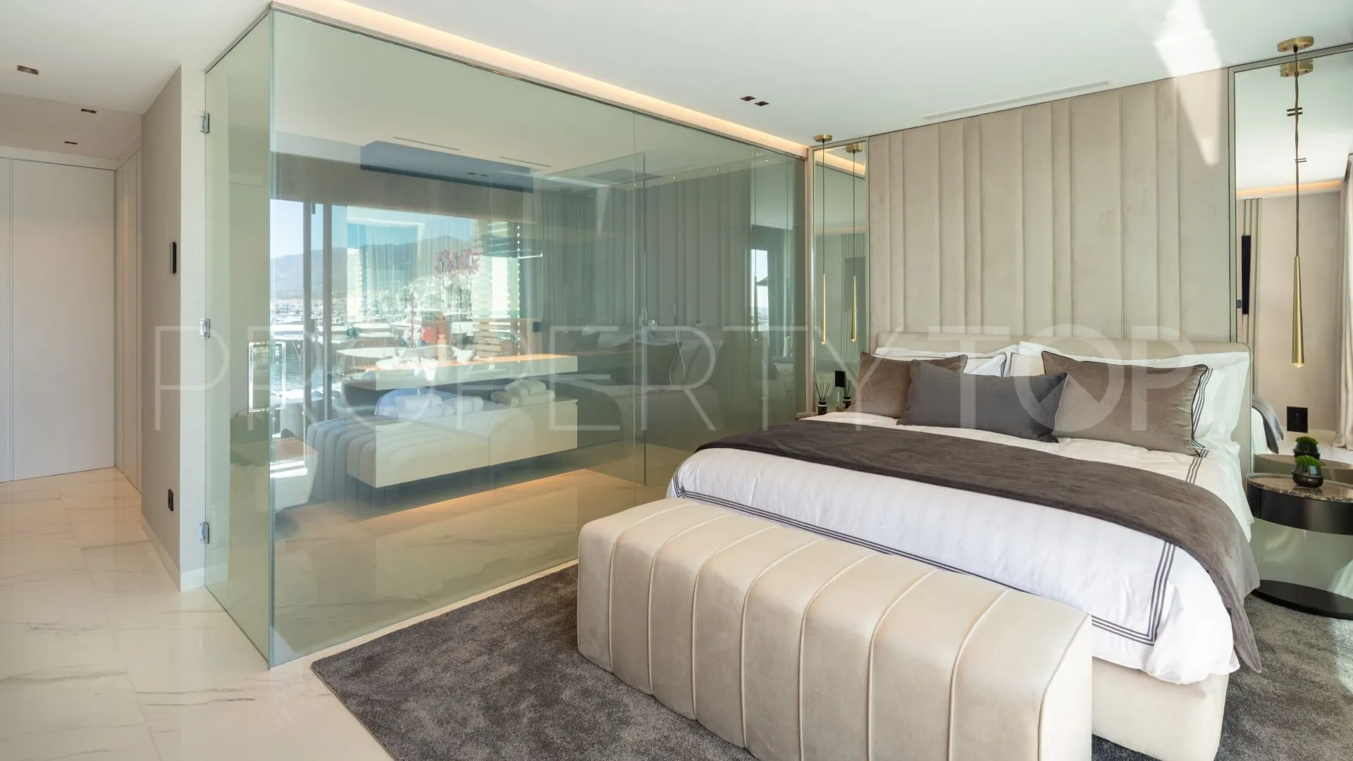 Ático en venta con 3 dormitorios en Marbella - Puerto Banus