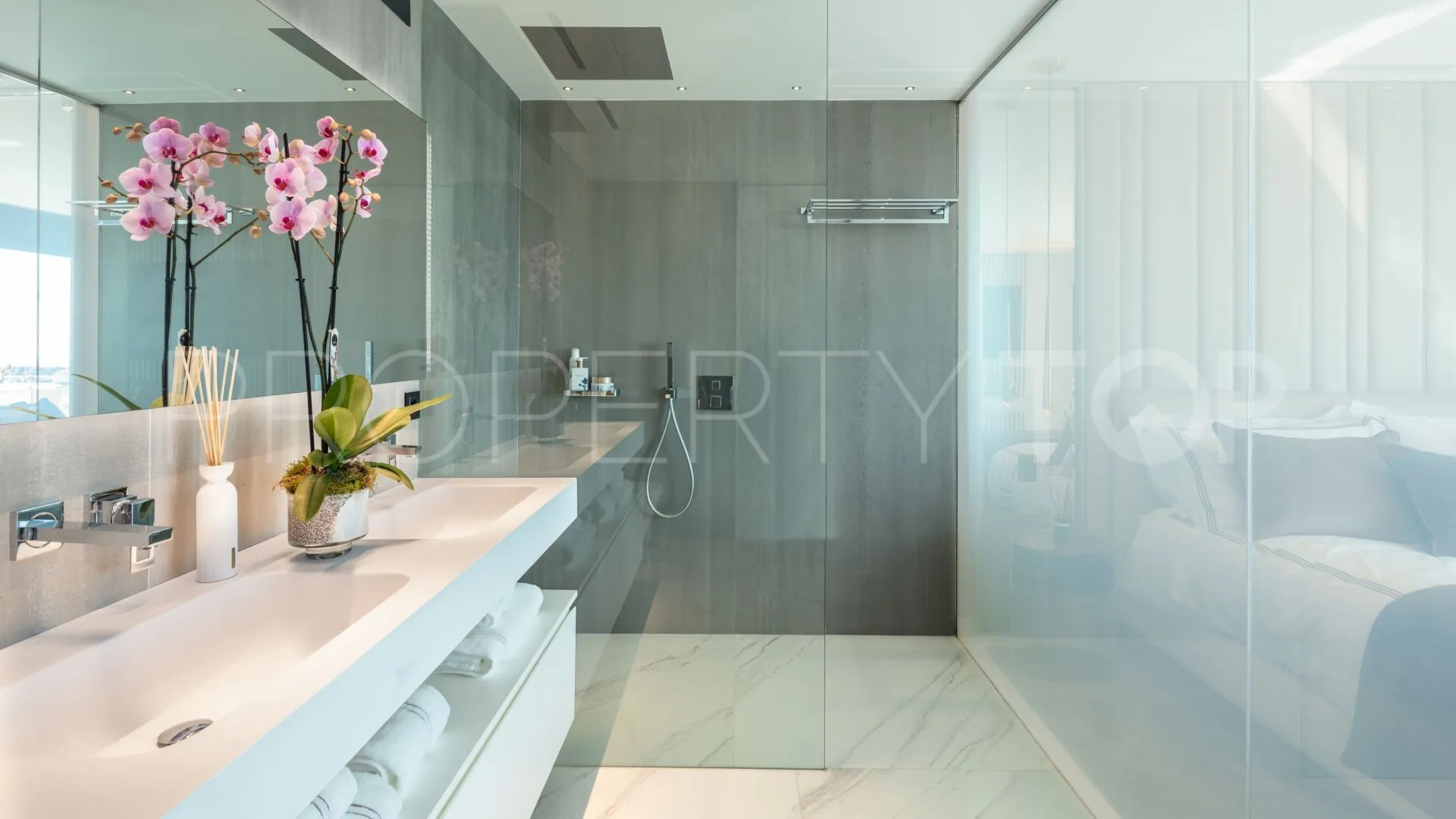 Ático en venta con 3 dormitorios en Marbella - Puerto Banus