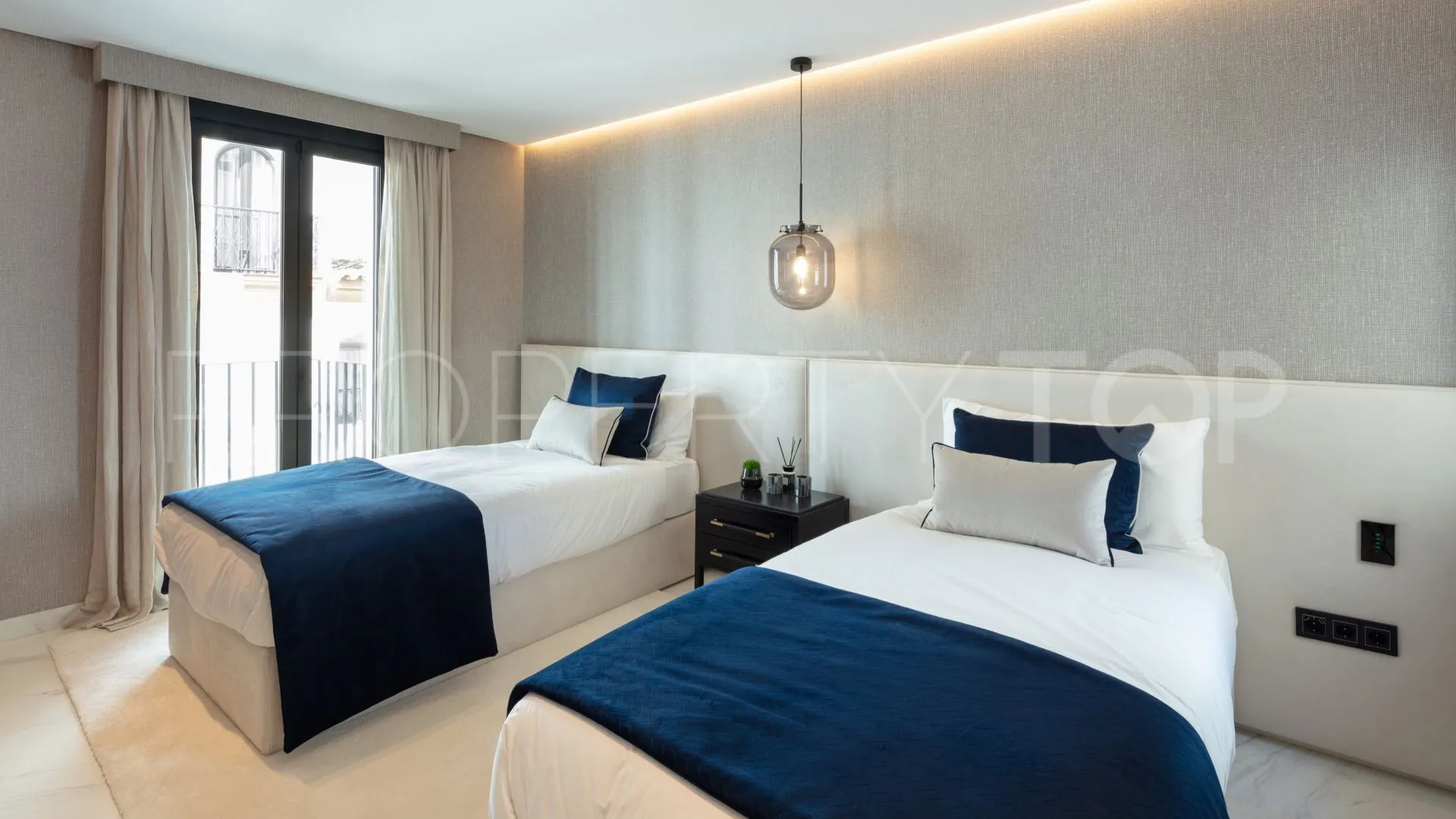 Ático en venta con 3 dormitorios en Marbella - Puerto Banus