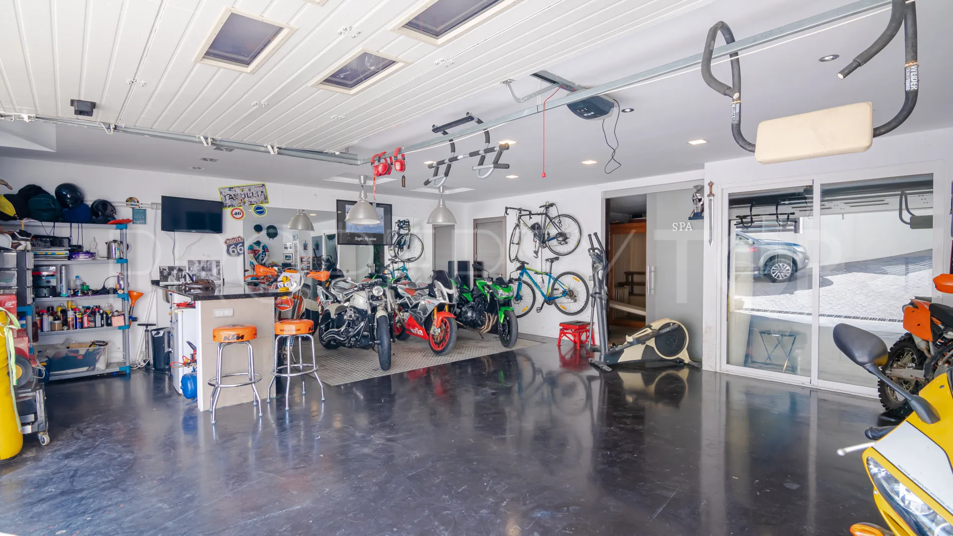 Villa for sale in Marbella City