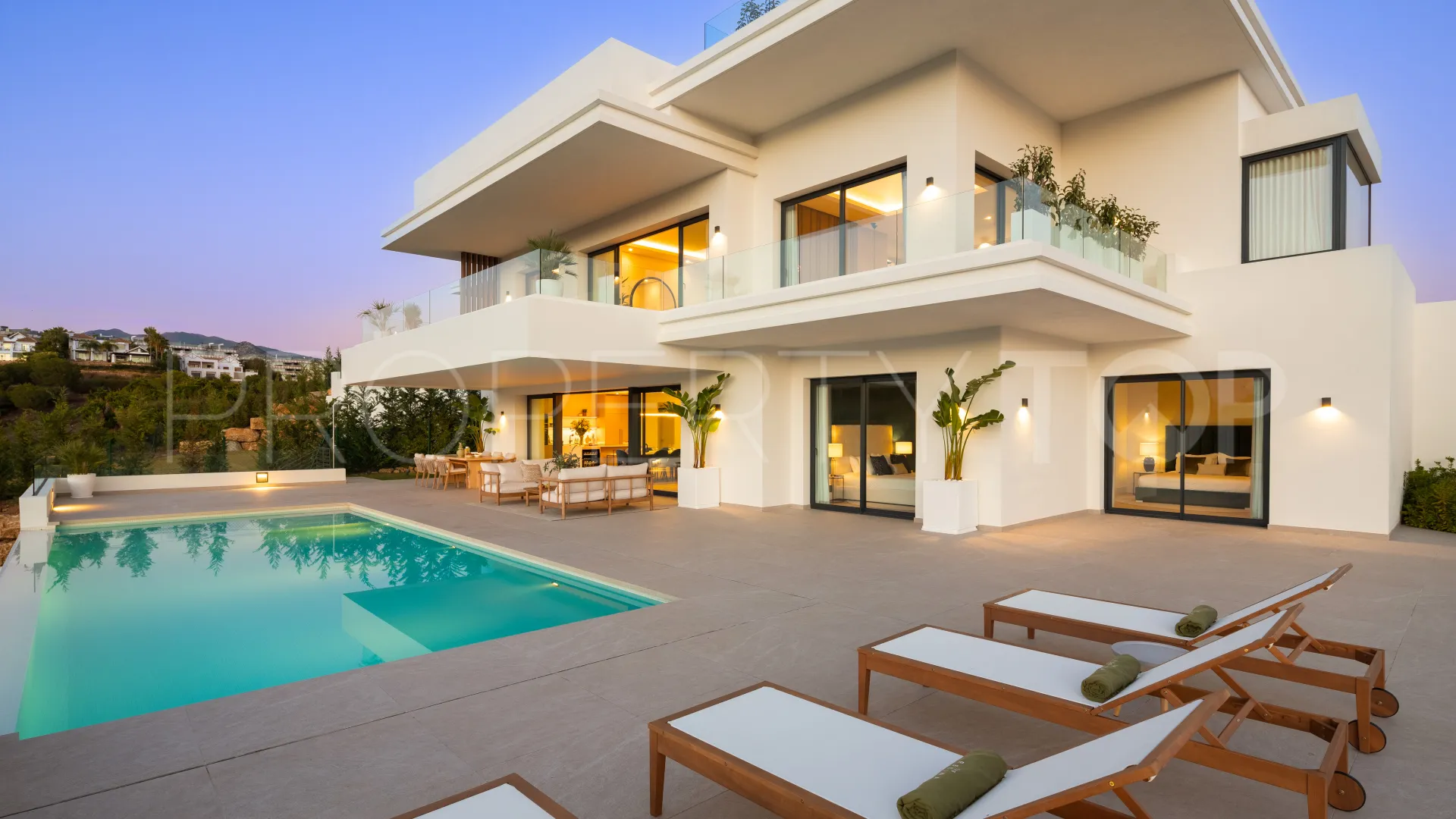 Villa en venta en New Golden Mile