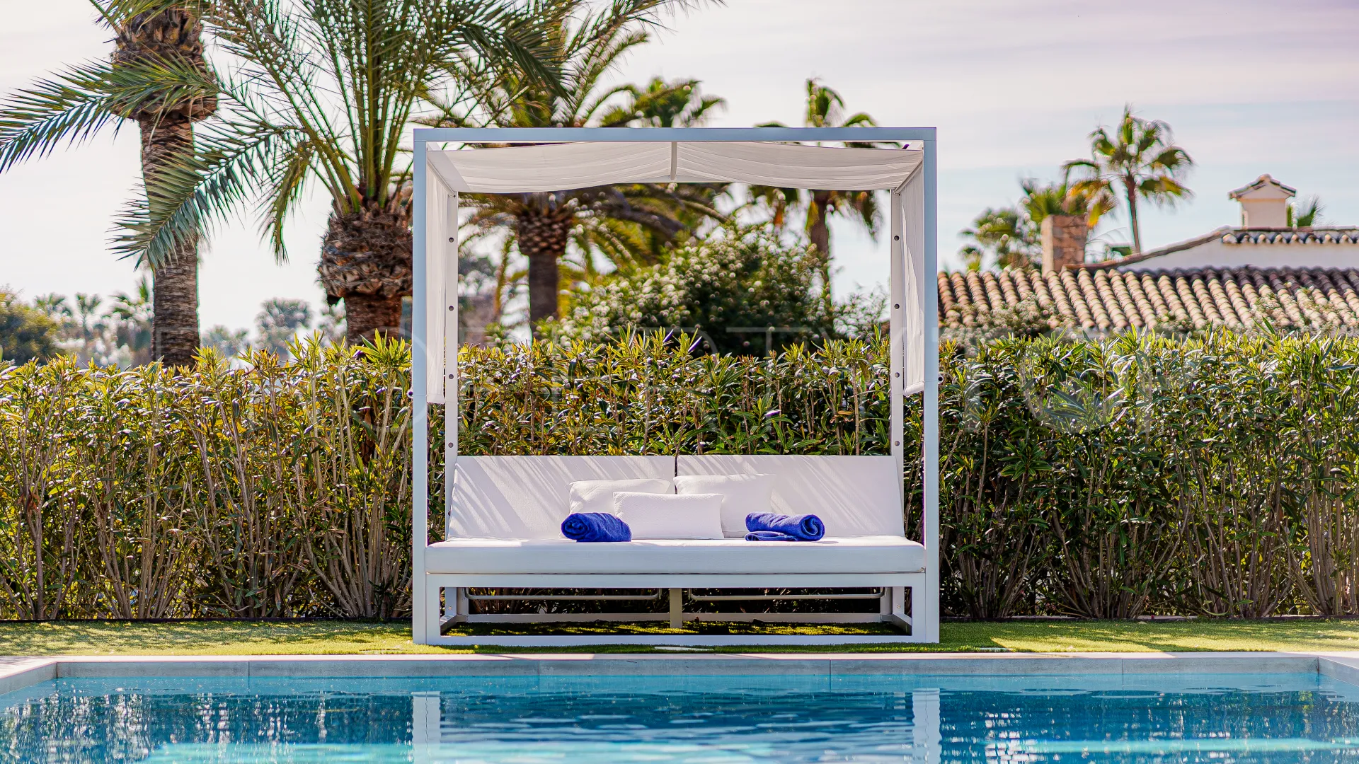 Villa en venta con 5 dormitorios en Estepona Playa