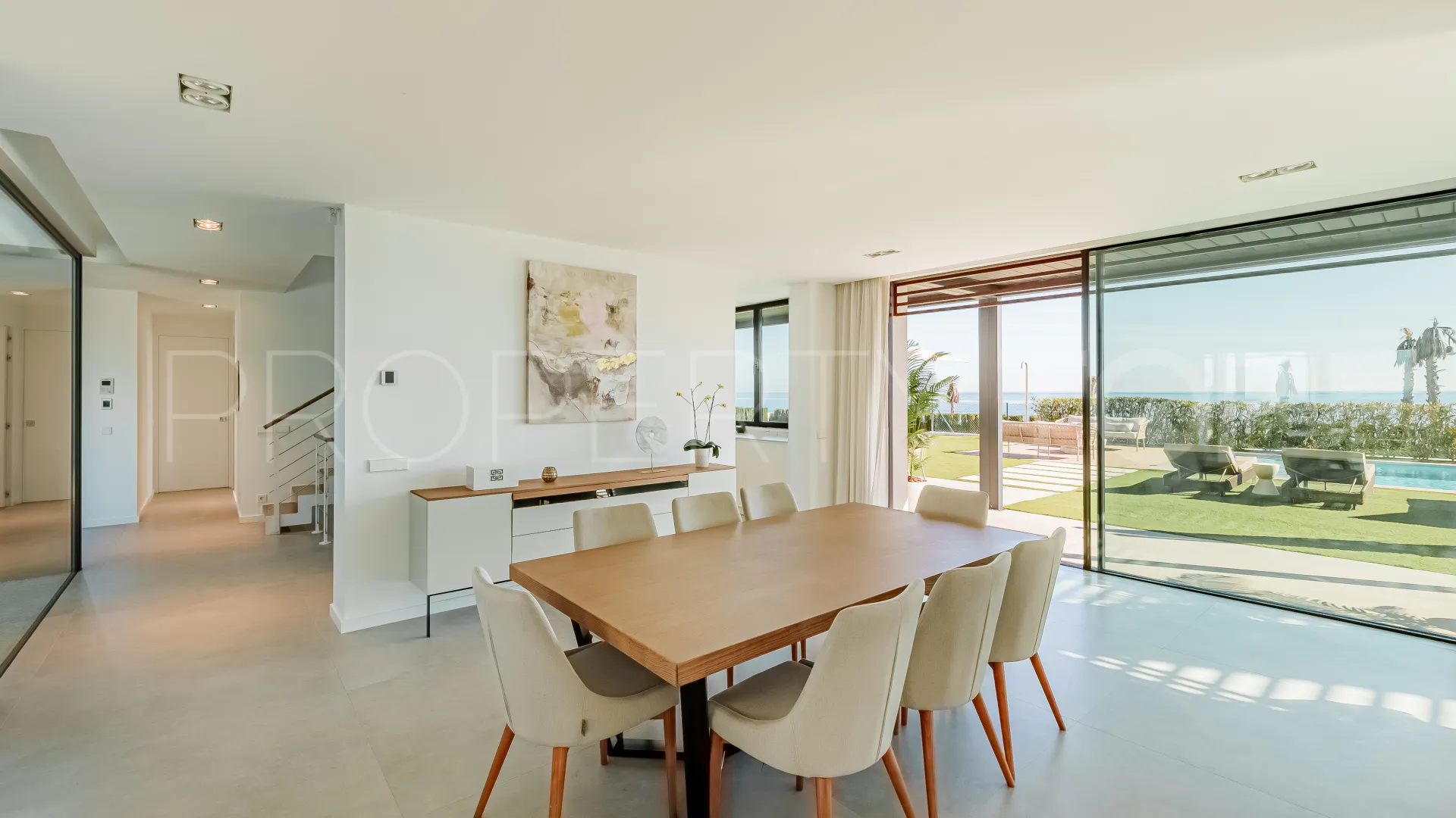 Villa en venta con 5 dormitorios en Estepona Playa