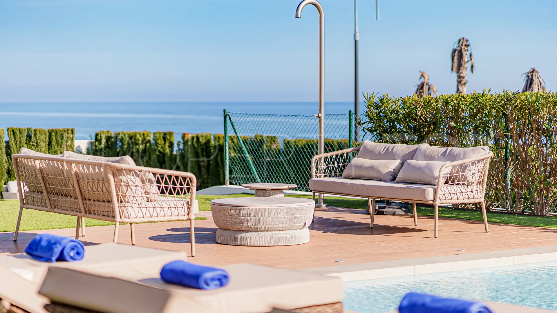 Villa en venta con 5 dormitorios en Estepona Playa