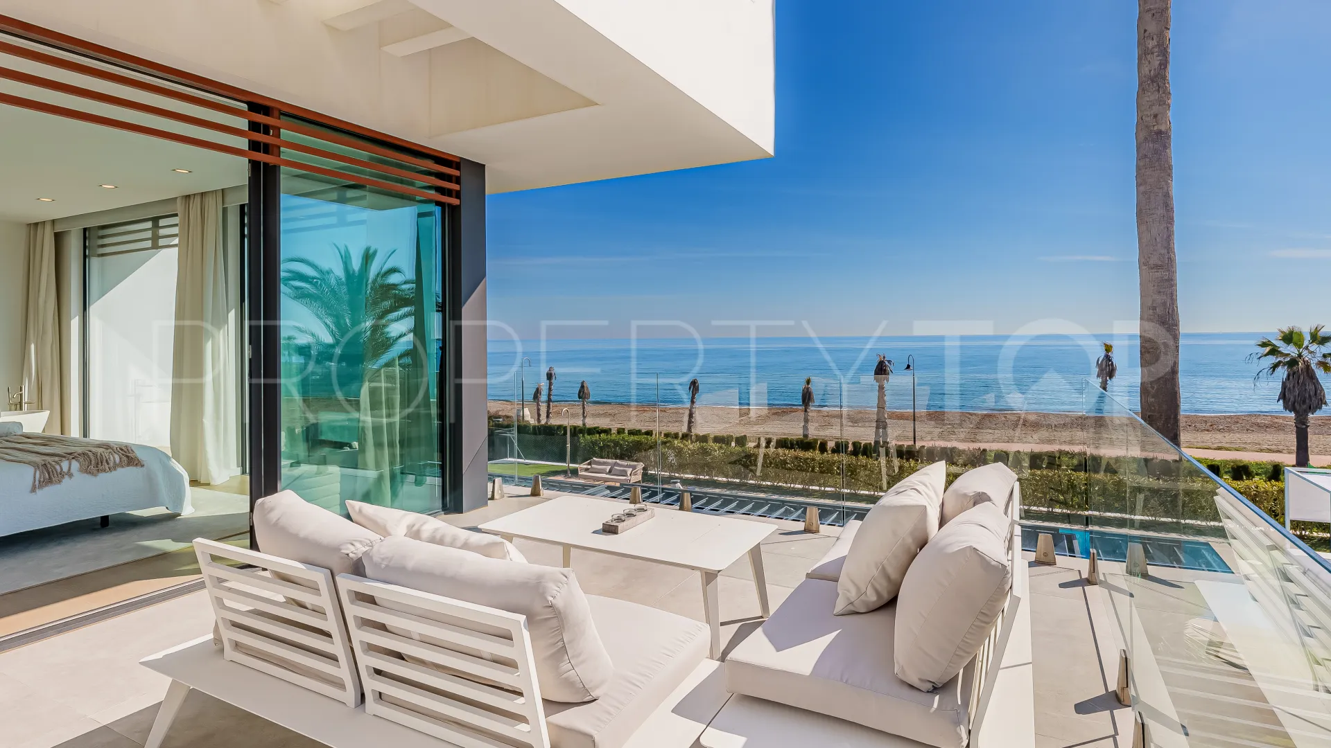 Villa en venta con 5 dormitorios en Estepona Playa