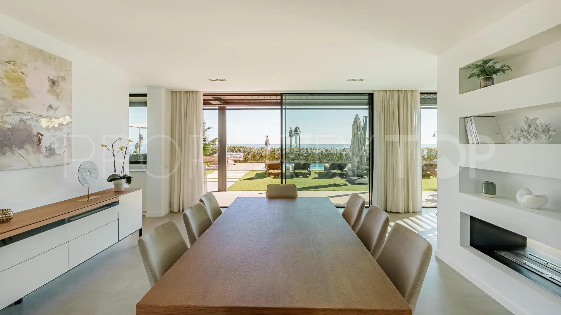 Villa en venta con 5 dormitorios en Estepona Playa