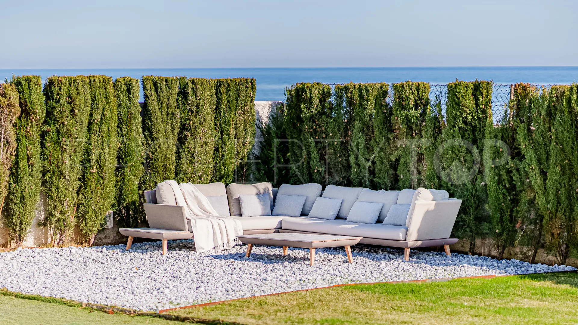 Villa en venta con 5 dormitorios en Estepona Playa