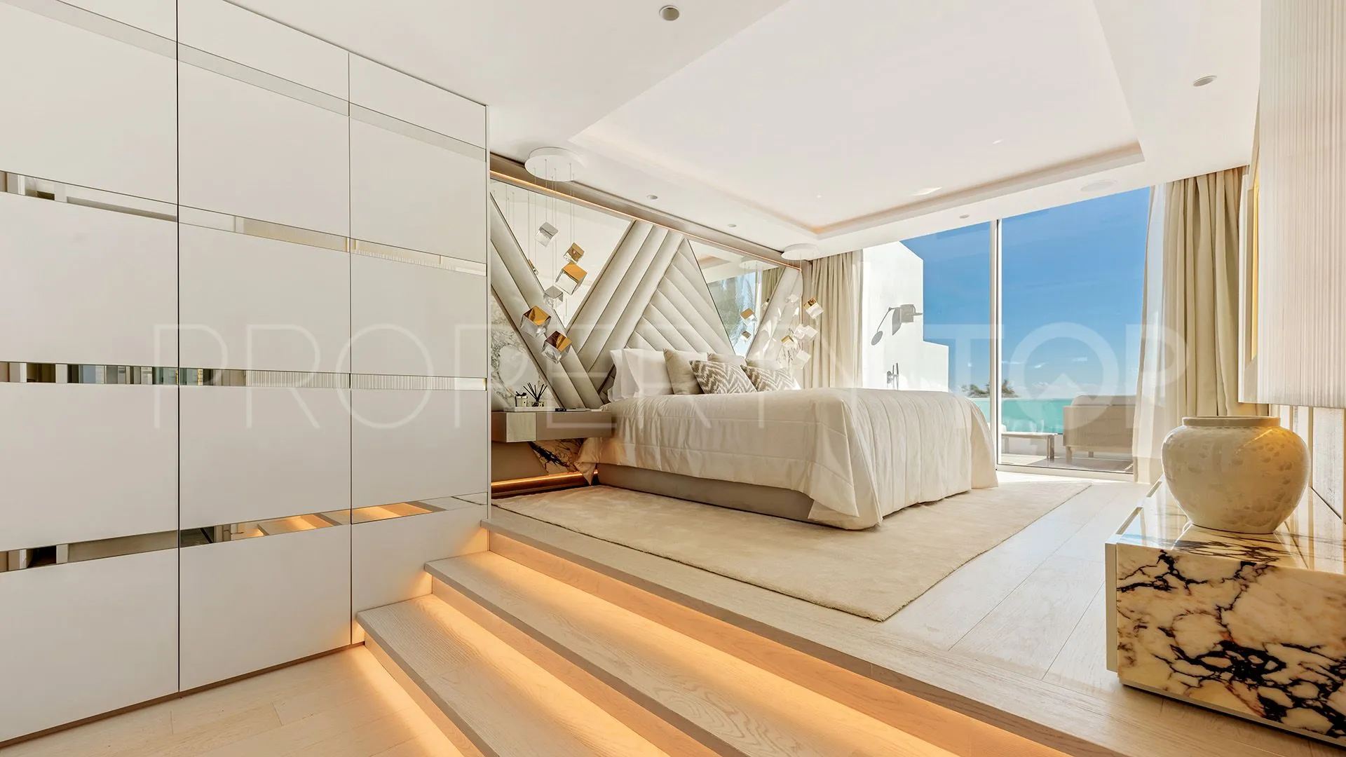 Marbella Ciudad, atico duplex con 4 dormitorios en venta