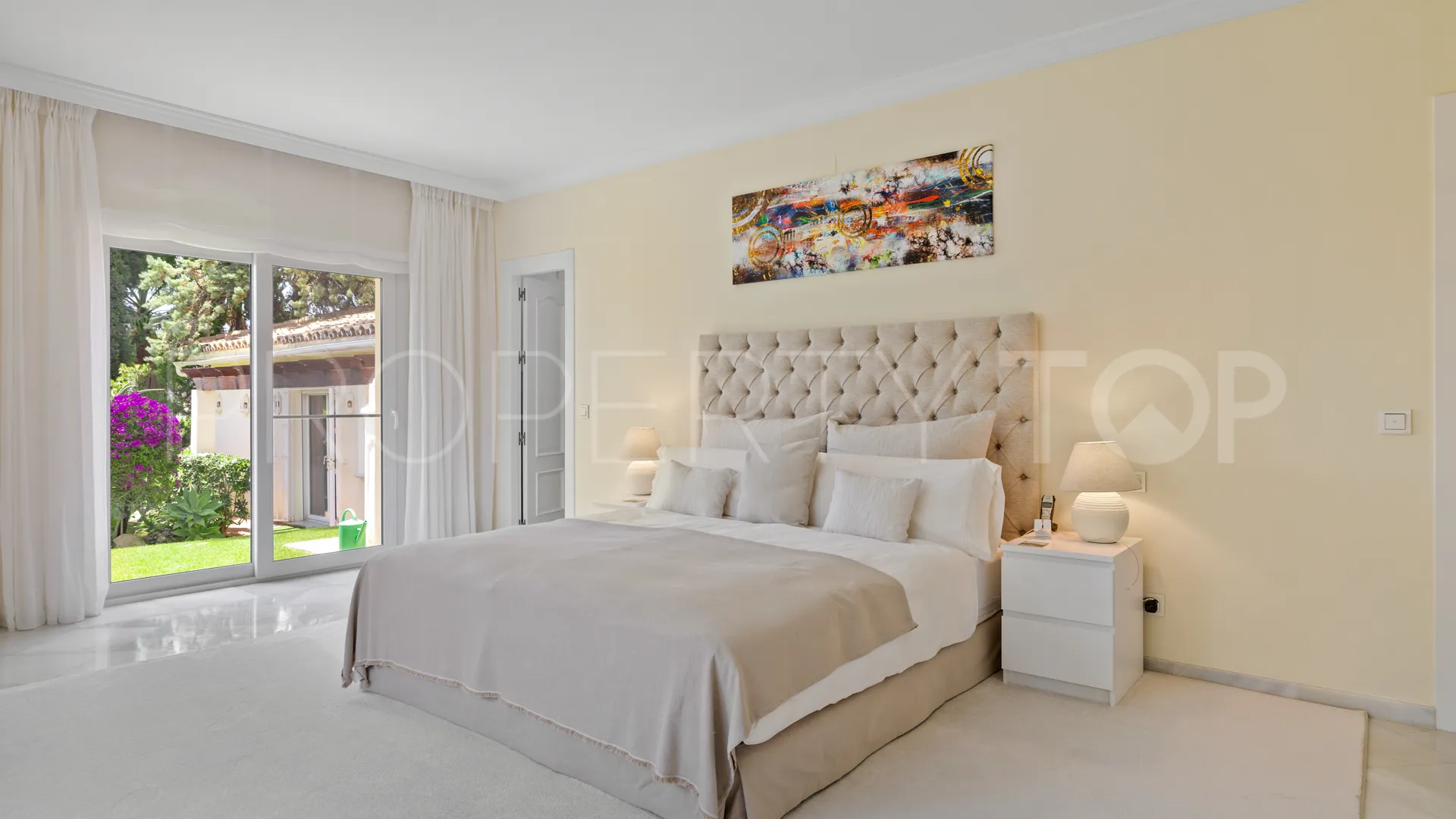 For sale Nueva Andalucia 6 bedrooms villa
